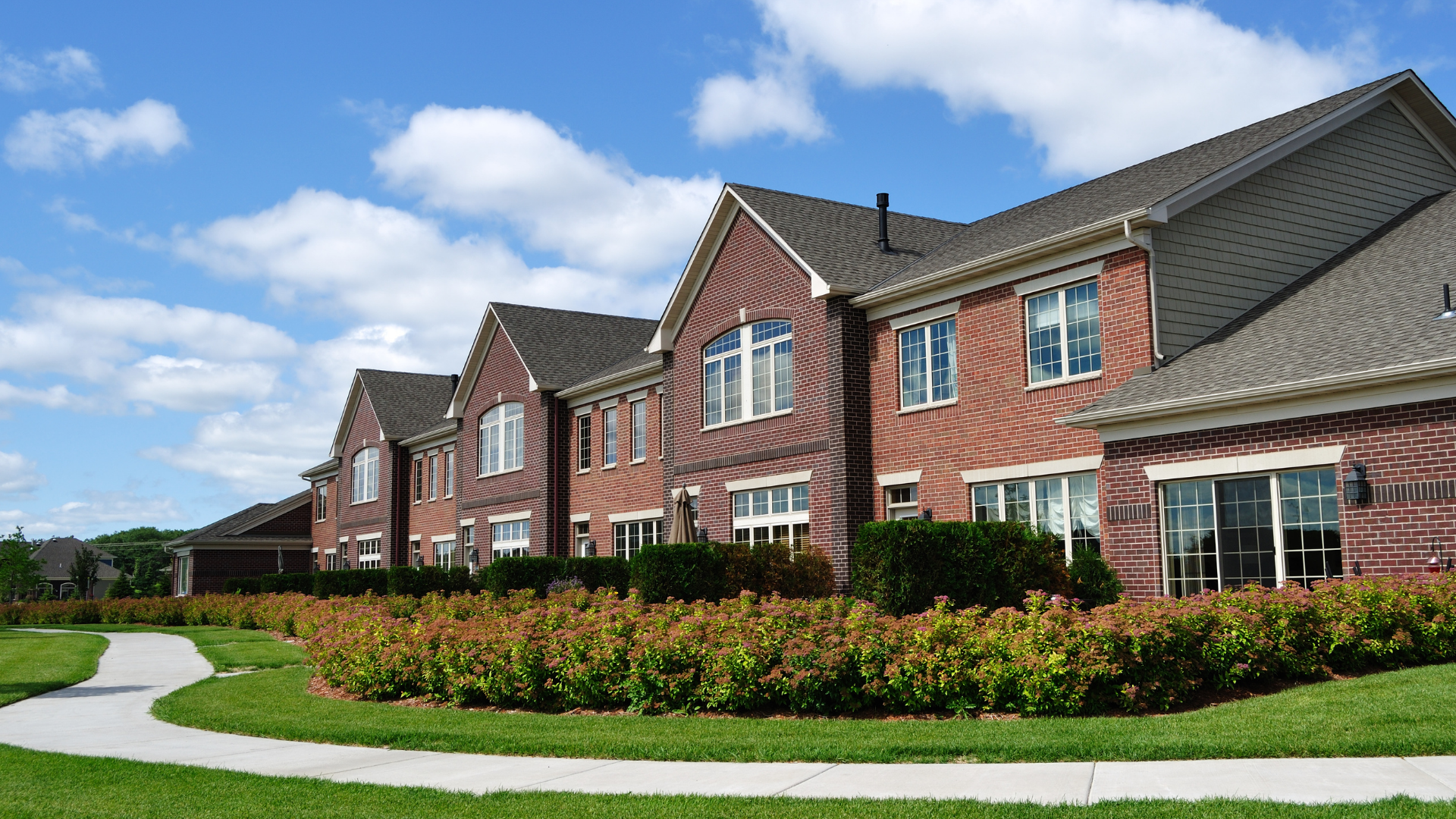 Retirement village community with landscaped residential grounds